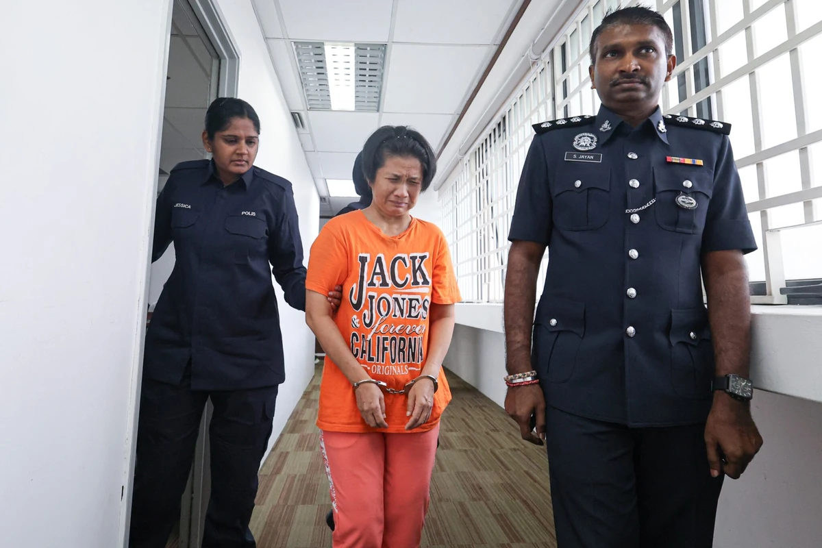 Malaysia! 2026 Irene Sofiya maut dibunuh, Kanak-Kanak Diserang Anjing Liar, 20 scammer China, Gadai gelang emas palsu, edar lebih 11 kg syabu, kes tikam, Pelajar maut ditikam, Remaja 15 tahun bebas pertuduhan, Skizofrenia remaja tidak dirawat, Tukang cuci kereta tidak mengaku, Lelaki didakwa bunuh, Buruh ladang dipenjara, Penganggur bunuh penebar roti, Dua warga Myanmar didakwa, Suri rumah didakwa bunuh, Tragedi Kem Hobart: Gambar terakhir Prebet Siti Khadijah jadi kenangan, Cemburu Atau Cinta Tidak Berbalas Dipercayai Motif Wanita Ditikam Di Alor Setar, Tidak boleh salahkan Malaysia krisis Rohingya tanggung 215600 pelarian, Nahas Simpang Renggam diklasifikasikan kes bunuh, Kes 6 lelaki China Taiwan jerat mangsa ‘Love Scam’ ditangguh Khamis ini, Pukul pembantu kedai Bangladesh dua lelaki didenda RM1500, Lelaki mengaku angkut empat migran warga Indonesia dipenjara dua tahun, Wanita Indonesia dipenjara kerana masuk secara haram, Lelaki Rohingya didakwa bunuh rakan senegara, cederakan isteri mangsa, Buruh Rohingya didakwa rompak rumah Datuk Razif Sidek, Permohonan pihak ketiga mahu cabar lucut hak jongkong emas terkait isteri PTD didengar 31 Julai, Dua rakan mengaku tidak bersalah rompak rantai emas lebih RM32000, Ibu muda mengaku salah sebabkan kematian bayi baru lahir, Dakwaan subahat bunuh suami Eng Eng dua lelaki lepas bebas, Kes bayi maut: Dua pekerja taska direman seminggu bantu siasatan, Ejen insurans didakwa cederakan anak, Lelaki patahkan cermin sisi kereta ditahan polis, Suami didakwa kes tipu: Azar Azmi mohon ruang, Bekas pembantu kewangan rebah dalam mahkamah selepas mengaku bersalah, Pembantu restoran dihukum penjara 24 bulan kerana menyamar polis, Lelaki serang ibu bapa guna pedang samurai diarah jalani pemeriksaan mental, Hana Ismail reda Da’i Syed kembali ke penjara – “Saya kuat hanya berdoa kepada Allah”, termasuk wanita remaja didakwa jadi ahli Geng Richi Vincent, Penghantar barang didakwa rogol kerani samun dan menyamar polis