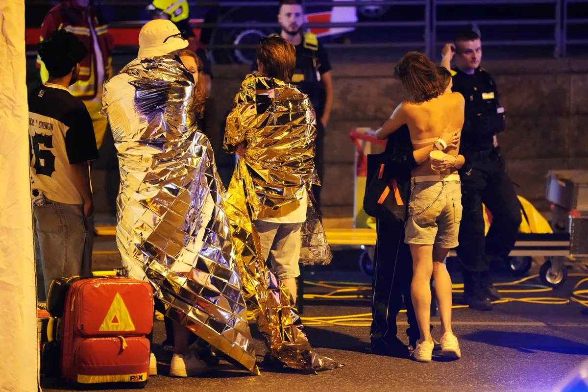 密码保护：Germany! 2026 Fast täglich fallen Schüsse in Berlin: Eine Chronik der eskalierenden Gewalt auf den Straßen, Nach fast 70 Jahren: 90-jährige Absenderin von Rhein-Flaschenpost gefunden, Wer beleidigte den »Timmy«-Tierschützer?, Der ungeklärte Mord am Briefträger, The suspect in the deadly Berlin Pride attack is killed in a confrontation with police, Der Onkel ein Hassprediger der IS-Cousin ein Idol, Anschlag auf CSD. Der Gefährder aus der Mitte, »Eine Welt, in der Attentäter als Märtyrer und Heilige verehrt werden«, Das steht im Urteil gegen Abdul Ballout: Gericht sah ihn als „prägbaren Menschen“ und gab ihm eine Chance, Polizei findet IS-Bekennervideo auf Handy des CSD-Terroristen, Reul zu Gefährdern: „ Dann geh‘ doch dahin, wo du deinen Krieg führen willst“, CSD-Attentäter ein Problemkind? Abdul Ballouts Weg in die Gewalt, “Wir haben sehr viele Hochrisikopersonen”, Verdächtiger soll zu islamistischer Szene gehören, Geiselnahme in Berliner Supermarkt – jetzt werden neue Details zum Täter bekannt, Hat der freundliche Serienmörder noch viel mehr Menschen getötet?, Mann nimmt Frau in Berliner Supermarkt als Geisel, Geiselnahme in Berliner Supermarkt beendet, Nach der Gewalttat am Welfen-Gymnasium in Schongau ist ein Dokument aufgetaucht das Bezüge des mutmaßlichen Täters zur »Attentäter-Fanszene« nahelegt. Anhänger verherrlichen im Internet Amokläufe und äußern Tötungsfantasien., “德国老司机驾校”Telegram群组大规模迷奸案。2024年9月 德国黑森州警局罕见地以德语、英语、汉语三种语言警告在德年轻中国女性谨防一名针对华人社群的连环强奸犯 本案的侦办行动由德国黑森州、巴伐利亚及柏林等地警方联合展开 调查进展的关键出现在2024年下半年 在调查过程中 群组其中一名核心成员许徐开元在2024年12月13日于汉堡自杀身亡 主要案犯：张大鹏(案发时43至44岁 长期居住于黑森州大盖劳县 在德国生活已逾20年 自2020年起 他开始活跃于Telegram上的暴力色情群组 其后逐步成为包括“德国老司机驾校”在内的核心群组管理者与组织者之一) 蒋中懿(案发时28至29岁) 周同(案发时25岁 居于柏林的机械工程专业留学生 青少年时期即赴德国就读寄宿学校 累计在当地生活约十年 法院在判词中严厉批评其行为具有“令人发指的厌女倾向”) 邵之霆(案发时32岁 案发前在柏林从事医疗相关工作 具备专业医学背景 他被指担任关键的“技术顾问”) 翁偲喆(Sizhe Weng 又名Steven Weng 洛杉矶检方中文通报写作“翁思哲” 案发时30岁 1995年8月16日生) 此案曝光后 在德国华人社群引发广泛关注与讨论 中国领事馆对事件表示高度关切 并多次发布领事提醒 在司法层面 代表周同案受害者的律师玛格达莱娜·格布哈德指出 法院在判决中明确将厌女动机纳入认定 属较为罕见的做法, Members of a sexual predator network on Telegram tried to hide their crimes with code words, 德国华人团伙迷奸案:第四名罪犯被判五年监禁, Ein Arzt betäubt seine Verlobte und missbraucht sie mit anderen Männern vor laufender Kamera. Er gehört zu einem Netzwerk chinesischer Männer, Bewusstlose Frauen missbraucht – fünf Jahre Haft, Offene Haftbefehle: Dutzende Mörder und Sexualstraftäter laufen in Berlin frei herum, Drogen Strich Einbrüche: An der Kurfürstenstraße eskaliert der Streit um den Kiez, Prostituierte erpresst Priester mit Nacktfotos, Linksextremer verweigert Aussage: BGH bestätigt Beugehaft, Jugendliche soll Neugeborenes getötet haben – Anklage, Mutmaßliche iranische Agenten müssen sich vor Gericht verantworten, Der Profiler spricht von einem »unbedingten Tötungswillen«, Mord im Uni-Center bis heute ungeklärt, 33 Jahre nach rechtsextremem Brandanschlag in Solingen – Verurteilter beantragt Wiederaufnahme, Todesfahrer von Magdeburg zu lebenslanger Haft verurteilt, Driver in 2024 Magdeburg Christmas market attack convicted of murder and given life sentence, Autorul atentatului din 2024 de la târgul de Crăciun din Magdeburg a fost condamnat la închisoare pe viață, Mann greift Kollegin im Statistischen Bundesamt mit Messer an, Linksextremismus in Berlin: Mindestens 22 Anschläge auf die Infrastruktur seit 2000, Schrottdiebstahl im Landkreis Börde: Unbekannte erbeuten mehrere Hundert Kilo Aluminium, Tödlicher Streit in Wedding: Mann stirbt nach Messerstich, Mehr als 500 Rechtsextremisten mit offenen Haftbefehlen gesucht, Allemagne : un réseau de prostitution impliquant des ressortissantes chinoises démantelé, Mann verbrennt in Karlsruhe auf offener Straße – Polizei rätselt, Marla Svenja Liebich will Auslieferung nach Deutschland verhindern, Ein Enkel klaut seiner Oma Mangos und Bananen dann bringt er sie um. Nun muss er lebenslang in Haft, Gericht verurteilt 79-Jährige wegen Mordes an ihrem krebskranken Ehemann, Frau wird von eigenem Hund gebissen und schwer verletzt, Fluchtversuch: Mann will nach Mordurteil aus Fenster springen, Mordversuch mit Ameisensäure? Angeklagte bestreitet Tat, 918 angeklagte Taten: Ein Mann aus Ilmenau soll seine Stiefkinder mehr als sieben Jahre lang missbraucht haben, Kollegin ermordet – lebenslange Haft für Angeklagten, Neunjährige muss im Prozess um Mord an ihrer Mutter aussagen, „Monströs“: Lange Haft für Vergewaltigung betäubter Frau, Mehrjährige Haftstrafe in München. “Pelicot ist kein Einzelfall”, Prozess um Vergewaltigung: Für die Ermittler waren es die „schlimmsten Aufnahmen, die sie je gesehen hatten“, A Syrian man is convicted of stabbing a Spanish tourist at Berlin’s Holocaust Memorial, Junge Rechtsextreme müssen sich für Angriffe auf Linke und Geflüchtete verantworten, Schwangere Frau stürzt bei Flucht vor Chihuahua – Halter haftet für Verletzungen, Prozess um illegales Streamingportal: Verständigung angeregt, Messerattacke am Mahnmal: Anklage fordert lebenslange Haft, Bewährungsstrafe für Kinderpsychiater Winterhoff, Vier Jugendliche in Zella-Mehlis zu Haft- und Bewährungsstrafen verurteilt, Aufgeflogen durch Recherchen im Darknet: Erzieher soll in Hessen vierjährige Jungen sexuell missbraucht und Aufnahmen gemacht haben, Frauenleiche im Schrank – Ex-Partner steht vor Gericht, Cold Case Amy Lopez – Mord vor 32 Jahren: Mann in Altersheim verhaftet, Verdächtiger im Fall Amy Lopez schweigt, „Kannibale von Rotenburg“ hofft auf vorzeitige Haftentlassung, Politisch motivierte Kriminalität: Antisemitische Straftaten in Berlin auf dem höchsten Stand seit 1995, Menschen nach Deutschland geschleust?: Zwei Männer wegen Prozess um illegale Leiharbeit vor Berliner Gericht, Weder Freunde noch Spielplatz – Prozess um jahrelang weggesperrtes Kind beginnt, Ungeklärte Mordfälle: Beate Landgraf ist 1990 auf dem Weg von Coswig ins Internat verschwunden, „Cold Cases“ in Rheinland-Pfalz – Prostituierten-Mord seit 1994 nicht aufgeklärt, Un butin à 100 millions d’euros : le déroulé du spectaculaire cambriolage d’une banque en Allemagne