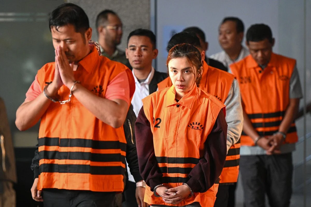 Indonesia! 2026 Hakim PN Jaktim Tegur Tim Hukum Dokter Tifa, 14 Pelaku Pengeroyokan, Razia Hiburan Malam, Daisy Fajarina Asli Mana, Ledakan Pasar Cimanggis, Pedagang Pisang Molen Tewas Ditusuk, Kakak-Adik Tersangka Penusukan Pedagang, KPK Bakal Periksa Nusron Wahid Hari Ini, Don Ritto Bantah Emas 74 Kg Milik Febrie, Di Hadapan Hakim, Ferry Boboho Tak Jadi Terdakwa, KPK Tetapkan 5 Tersangka Korupsi BNPB, KPK Duga Korupsi Dana Bencana BNPB Berjalan sejak Era Jokowi, Pasangan Kekasih Disebat 21 Kali Selepas Video Bercium Di TikTok Tular, Peran 7 Tersangka Penyekapan Karyawan Percetakan di Jakpus Akhirnya Terbongkar, Pembunuh Tapir Langka di Lampung Ditangkap Ini Tampangnya, Amankan 2 Kurir Narkoba, Polres Tapanuli Utara Sita 112 Paket Ganja Kering, Amankan 2 Kurir Narkoba Polres Tapanuli Utara Sita 112 Paket Ganja Kering, Tiga Bulan Terabaikan Keluarga Korban Penganiayaan Lurug Polres Lumajang, Bupati Langkat Sempat Ajak Kontraktor Bertemu Tahu Tim KPK Sedang OTT, OTT Bupati Langkat KPK Sita Uang Valas Rp1.22 Miliar hingga 55 Keping Logam Platinum, Belajar dari Kasus Taufik Hidayat: Memutus Rantai Isolasi Pasangan, Kasus Perempuan Tunagrahita Dibunuh Kakak Kandung Sempat Ditutupi Keluarga, Teman Korban Tak Mau Membantu Saat Dwi Putri Dianiaya karena Takut akan Disiksa Juga, Meresahkan Nelayan Spesialis Pencuri Timah Jaring Akhirnya Dibekuk Polisi, Kejari Medan Tahan Eks Dirut PT Graha Konstruksi Sejati Atas Kasus Dugaan Penggelapan, Jukir di Medan Tembung Ditangkap Diduga Gelapkan Uang Infak Masjid untuk Bayar Utang, Penadah Delapan Motor Curian Diciduk Polsek Wonocolo, Kejagung Telusuri Dugaan Setoran Uang ke Sony Sonjaya dalam Kasus Korupsi MBG, Sinergi Ranmor Polrestabes dan Intelmob Brimob Sumsel Bongkar Kejahatan Jalanan Bersenjata, BNNP Sumut lakukan Razia THM di Kota Medan 134 Pengunjung Tes Urine, Pria Bunuh-Bakar Mantan Pacar di Muara Enim: Cekcok usai Diminta Belikan iPhone, Dirut Hanania Group Resmi Jadi Tersangka Diduga Tipu Ratusan Jemaah Umrah Rp12.1 Miliar, Terungkap! Tersangka Fadia Arafiq Ancam Pegawai Outsourcing agar Memilihnya saat Pilkada, Polri Tetapkan 4 Tersangka dan 2 Buronan Kasus Peredaran Narkoba di New Zone Medan, Gagal Jambret Nenek Remuk Dihajar Warga Sawahan, Mau Beli Seblak HP Bocah Dijambret, Diduga Cabuli Gadis Disabilitas Tukang Sayur di Sampang Nyaris Dimassa, Jejak Hedon Nur Terapis Spa Kuras Duit Pelanggan Rp 1.2 M, Transaksi dengan Petugas yang Menyamar Pengedar Sabu Ditangkap Polres Pelabuhan Belawan, Selama 21 Hari Pasca PTDH Kompol DK Belum Lengkapi Banding Pemecatan Terancam Final, Modus Loker Palsu Motor Remaja di Pasuruan Raib Dimaling, Modus Naik Ojek Gagal Total Maling Motor di Pajurangan Probolinggo Babak Belur Dihajar Massa, Pria Bunuh-Bakar Mantan Pacar di Muara Enim: Cekcok usai Diminta Belikan iPhone, Polda Metro Jaya Ungkap 173 Kasus Kejahatan Jalanan, Kejagung Tetapkan 4 Tersangka Baru Kasus Tambang Bauksit di Kalbar, Polisi Gadungan Tipu Kartini di Gresik Modus “Uang Keamanan” Pelaku Ditangkap, Proyek Sepi Kuli Bangunan Sikat iPhone, Bareskrim Bongkar 21.9 Kg Sabu Jaringan Malaysia di Bengkalis, Motor Dirampas Mahasiswi Asal Sidoarjo Dibacok di Tutur Pasuruan, Pembegalan Sadis di Lumajang Motor Dirampas Korban Dilempar ke Sungai, Maling Satroni Toko Sembako di Jl. Brantas Kota Probolinggo Gasak 28 Tabung LPG dan Uang Tunai, Coba Selundupkan Sabu Lewat Bandara Silangit Polres Taput Amankan Dua Warga Samarinda, Remaja 17 Tahun Tewas Dikeroyok di Ciputat 6 Pelaku Pelajar Ditangkap, Kuasa Hukum Dua Terdakwa Minta Dugaan TPPO Diungkap dalam Kasus Tewasnya Dwi Putri Apriliani, 321 WNA Tersangka Judi Online Hayam Wuruk Dipindah ke Kantor Imigrasi, Bareskrim Kejar Bohir hingga Penyewa Hayam Wuruk Tower yang Jadi Markas Judol, Indonesian court sentences 3 men for shooting death of fellow Australian in Bali, Barang Bukti Kapal Sea Dragon Dirampas Negara Sabu 1.9 Ton Dimusnahkan, Digerebek Polisi Arena Sabung Ayam di Ranuyoso Dibakar Agar Tak Digunakan Lagi, Toke Durian Asal Dairi Ditipu Oknum Kepling Teladan Timur Lurah Tutup Mata, American is freed after 11 years for Bali ‘suitcase murder’ but a US case awaits, Chicago man accused of killing girlfriend’s mother in Indonesia pleads not guilty to U.S. charges, Hukuman Penganiaya ART Dipangkas Tiga Tahun Kejari Batam Ajukan Kasasi, Terdakwa Kasus Sabu Hampir 2 Ton Sampaikan Pledoi Fandi: Saya Tersesat di Negeri Sendiri, Kasus Pembunuhan Dwi Putri Polisi Dalami Dugaan TPPO, Dituntut 7 Tahun Bui Lesbian di Mojokerto Bantah Perkosa Wanita, Jaksa Pastikan Juliet Sales BYD Tipu Belasan Juta Rupiah buat Bayar Utang, Empat Residivis Curanmor Spesialis Mesjid Ditangkap Polsek Sunggal Dua Ditembak, PT Indofood Sukses Makmur Dibobol Maling Satu Pelaku Diamankan, Polrestabes Medan – Polsek Patumbak GSN di Desa Marindal I Kecamatan Patumbak, Polsek Medan Baru Ringkus Dua Pelaku Bongkar Rumah di Jalan Sei Putih, Polsek Medan Tuntungan Ringkus Dua Pelaku Curi Besi Tower Protelindo, Polsek Medan Baru Ringkus Seorang Pelaku Curanmor di Mess TNI AL, Polsek Medan Baru Ringkus Pelaku Curanmor di Jalan Biduk, Orangtua Bayi yang Dibuang di Senduro Menyerahkan Diri ke Polisi, Investasi Bodong lewat Aplikasi MBA di Probolinggo Berakhir Ricuh Warga Geruduk Koordinator, Perdagangan Bubuk Petasan Ilegal Digerebek Polisi Satu Pelaku Ditangkap, Duh! Tabung LPG 3Kg di Teras Rumah Raib Digondol Maling, Beberapa Bulan Buron Pelaku Penjambretan Siswi SMP di Winongan Ditangkap