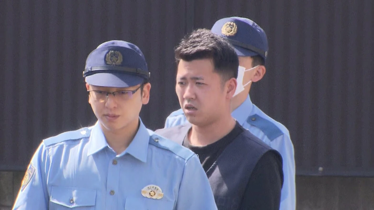 Japan! 2026.7-9 ”懲役30年の判決に不服”川村葉音被告(21)が控訴…無期懲役を求刑した検察側も控訴…”主犯格”川口侑斗被告(当時18)らの初公判はまもなく【江別市男子大学生集団暴行強盗致死事件】, 同居女性の“唇縫い付け”桜井政恵容疑者(50)の自宅に家宅捜索 容疑を否認 同居人や共犯者いたか調べる方針 茨城・古河市, 強盗目的で覆面マスク購入しバールなど載せた車で住宅に…男3人逮捕 トクリュウが闇バイトで募集か さいたま市, 袴田巖さんの姉ひで子さんインタビュー(前編)死刑の確定で弟は孤立し、妄想の世界に入っていった, “交際相手”を金づちで何度も殴り殺害か 33歳男を逮捕 「彼女を殺した」警察に自首 札幌市, 児童ら約9500人が発症「O157集団食中毒」から30年…学校関係者ら犠牲者に黙祷を捧げる 大阪・堺市, 東京駅前で無許可タクシー疑い 中国籍の男逮捕, 「全部交換しないと水漏れする」神戸市の水道修理業の男らが69歳女性から約154万円だまし取った疑いで再逮捕, 弟の腹を“包丁”で刺し殺害か 竹腰佳亨容疑者(57)を逮捕 調べに対し黙秘 千葉・野田市, 石川・七尾市で70代住職が刺殺 同居の長男を殺人容疑で逮捕 犯行から通報まで何があったのか, 「指導に不満」で修行先の寺に放火容疑 僧侶見習いを逮捕 佐賀県警, 茨城・五霞女子高生殺害23年 茨城県警、情報提供呼びかけ 埼玉・草加, 「人生の全てが嫌になって」修行している寺に放火の疑い、28歳僧侶見習いを逮捕, 横山ゆかりちゃん行方不明30年、群馬県警「どんな情報でも提供してほしい」「あなたの記憶を届けて」, 「子どもが倒れている」母親からの通報 その後出頭した42歳父親を小学1年娘を殺害の疑いで逮捕 息子も死亡で関連捜査 群馬・伊勢崎市, 横浜・山下公園近くで発見の上半身遺体は中国籍の女性と判明 死体遺棄などの疑いで捜査 関係者から「連絡取れない」と情報提供, 三原・強盗殺人事件 知人の男逮捕から1週間 被害男性は、生存が確認された約4時間前までの間に男と合流, 同居女性に唇突き出させ糸でほどけないよう“留め縫い”か 傷害容疑で逮捕された桜井容疑者の異様な共同生活, 金銭トラブル抱えた男性を誘拐か 「漁船乗るか、殺されるか選べ」暴力団組員の25歳男と男3人を逮捕 海外へ送り出す目的か, 同居女性の唇を“縫い付け” 桜井容疑者(49)自宅敷地に“うずくまる女性”の姿 目撃者「真冬でも見られた光景」, 「国旗損壊罪」に刑事法学者148人が反対声明「危険で重大な疑義」, 井上幸彦・元警視総監が死去 地下鉄サリン事件や長官銃撃事件を指揮, 「刃物で刺された」はうそ 自分で腹を刺し通報「痛くて怖くなり」 偽計業務妨害の疑いで姫路の男逮捕, 自転車の小学生に車で突っ込み殺害しようとした疑い 44歳男を逮捕 すれ違う際にトラブルになり、バック走行ではね飛ばし逃走か 大阪・守口市, 長崎・男児誘拐殺害事件から23年…現場近くの地蔵堂で市民ら悼む「風化させない」, 動画撮影モードのスマホをリュックに忍ばせ盗撮した疑い 北海道大学大学院の37歳准教授逮捕「間違いありません」容疑認める 押収された端末からは被害女性の動画 JR札幌駅の商業施設, 長野・母娘死亡 逮捕の46歳父親が入院 逮捕前に有毒物を服用か 取り調べ中に体調不良訴える 回復待ち改めて逮捕する方針, 警察官を装う特殊詐欺事件で中国籍の男を逮捕, 「もう死ぬしかないやん」1000回以上も…復縁迫る送信 男逮捕, 女性議員が実名会見 谷田部議員は「キスした事実なく行為もない」 わいせつ疑惑めぐり対立姿勢 横浜市, 西日本豪雨8年「復興 その先へ」2)ふるさとに明かりを灯したい…カフェ店長として奮闘する女性【岡山】, タイ人女性従業員に性的サービスさせたか 経営者の女ら逮捕 「タイ古式マッサージ」装い1.4億円売り上げ 警視庁, 東京・立川市のアパート窃盗事件、「案件屋」の男逮捕 現金の保管場所を情報提供か 現金930万円など盗んだ疑い, 認知症女性に修理契約疑い 10億円被害か、埼玉4人逮捕, 22歳女が70代男性にロマンス詐欺か 恋愛感情を抱かせ「大学院の入学金が必要」などとウソ 約42万円だまし取った疑い 警視庁, 那須町夫婦殺害事件 “指示役”と“仲介役”の男2人に懲役30年の判決 東京地裁「役割を主体的に果たした」, 上野資産家夫婦殺害 指示役と仲介役の男2人に懲役30年判決 「必要な役割を果たした」「発案者でも首謀者でもない」東京地裁, 宝島さん夫婦殺害事件で初判決 “指示役”と“仲介役”に懲役30年「犯行実現に必要な役割果たした」求刑は無期懲役, 白骨化“死体遺棄”で56歳男逮捕 80歳の母親か 親族から「数年連絡が取れない」, 郵便局でスプレー「誤って噴射」 搬送された5人は軽症 愛知, アフリカ・シエラレオネ拠点の特殊詐欺に関与か 兵庫県警が9人逮捕, トラックの土砂を一気にかぶせ生埋めにしたか 事前に掘った穴で作業をさせ…放火殺人事件巡る“口封じ”の可能性 広島・三原市, 【住宅火災で軽傷】住人の60代女性がやけど~木造2階建てで出火し女性自ら通報…夫は逃げてケガなし→1時間40分後に消し止められる〈北海道室蘭市〉, 幼い頃の虐待経験が犯行に影響か 府中町男性殺害事件の加害者男(当時18) 面談した大学教授指摘 広島, 2トントラックの土砂を一気に被せたか “幼なじみ”を生き埋め殺害容疑で29歳男逮捕 別の殺人放火事件の“口封じ”か 広島, 「父親に襲われた」息子が助け求める 住宅から2人の遺体…母と娘か 父親と連絡とれず行方追う 長野・東御市, 内田梨瑚被告の「求刑に納得いかず」男乱入…裁判員ら9人のうち“1人けが”と判明 北海道・旭川地裁, 【速報】母親と娘か 2人の遺体を発見 父親の46歳男を殺人未遂の疑いで逮捕 14歳息子「父親に襲われた」と店に助けを求める 長男に刃物で切り付け殺害しようとした疑い 2人の殺害にも関与か 長野・東御市, 【未解決事件】北九州主婦殺害事件から25年 防犯カメラに被害者のキャッシュカードで現金引き出す“フードかぶった人物” いまだ犯人特定されず, “伝説のスカウト”(41)逮捕 風俗店に女性2人を紹介した疑い 20年以上にわたって歌舞伎町中心に違法に女性紹介か