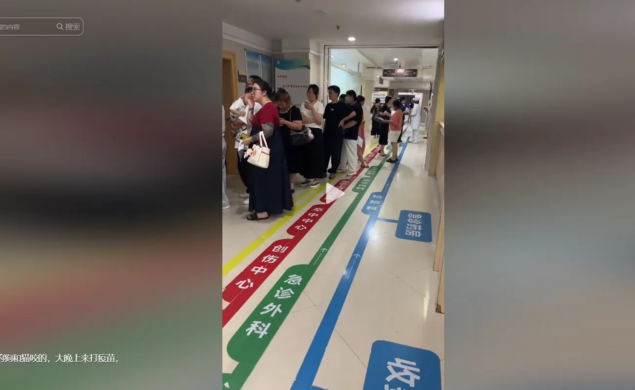 密码保护：China! 吃瓜群众2026.7.27 抖音主包1：这些人都是闲的被自己养的狗和猫咬的，大晚上来打疫苗。网友“ꕥ✿DOLA✿ꕥ”：“我家狗不咬人……专咬主人”[戳手手]。网友“紫竹三生”：这样最好了，别咬其他人就行。抖音主包2：免疫球蛋白这辈子再也不想打了，人生第一次挨这么多🪡，简直是地狱级别的🪡直接疼哭了。上海网友“枫兮”：诶，这就是代价。只要出血，最稳妥的就是打免疫球蛋白。这玩意不仅贵1000多，而且是整整7针一次打完哟，并且巨疼无比。所以要摸流浪动物的考虑清楚了。河南网友“夏末～”：而且要打伤口上面。别问我为什么知道。总共花费1880被抓当天免疫球蛋白6针,一针破伤风，一针狂犬疫苗。那个疼啊！2026.7.23 《科学》报道6岁女童接受基因编辑治疗后死亡事件引关注。7月23日,国际顶级学术期刊《科学》与知名学术诚信监督平台撤稿观察(RetractionWatch)联合披露了一起临床试验死亡事件：2025年3月24日,一名6岁女童在上海交通大学医学院附属新华医院接受了一项基因编辑疗法的IIT(研究者发起的临床研究)。该女童患有SnijdersBlok–Campeau综合征,一种由CHD3基因突变导致的神经发育性疾病。这种病主要表现为语言、认知和运动发育迟缓,但通常不直接危及生命。该女童的父母通过患者交流群联系到了上海交通大学医学院松江研究院仇子龙团队,该团队在基因编辑和神经系统疾病领域较为知名。在与研究团队接触后,女童家属决定尝试一种针对CHD3基因突变的个体化基因编辑治疗。该疗法需要将病毒注入受试者脊柱底部的液体中。女童家属筹集了这项临床试验的部分资金,约86万美元(约582万元人民币)。接受治疗的3天后,女童开始发烧,随后又出现肾脏严重受损的症状。接受治疗后一周内,女童死亡。涉事的上海交通大学医学院附属新华医院随后内部评估认为,女童死亡与此次基因编辑治疗有关,死因为血栓性微血管病。不过,这一死亡事件未被公开披露,也未出现在相关临床试验登记信息更新中。网友“剥蚀”：可能有些人看不懂来龙去脉,我用最简单的表述给大家说一下:1.有个小女孩得了个罕见病(症状为身体各方面发育迟缓,但不致命),通过网络联系到上海交大医学院仇子龙团队(后面简称仇团队)说有个实验疗法可以尝试。2.25年3月,女孩父母支付了将近六百万(580多万)的费用,让仇团队使用这种实验方法给女儿治病,然后治疗失败,接受治疗七天后女孩死亡,医院承认与本次治疗有关,但后续消息被封锁。3.根据当前消息,在对小女孩进行治疗前仇团队曾进行过用猴子进行实验,但结果并不理想,接受治疗的猴子出现中等以上程度的肝损伤。4.25年9月,因为接受资助的人体实验没有完整报备等事项,这个事情,上海官方部门对仇团队所在医院处以约2.4万元的罚款。5.26年2月,仇团队联合另外几个单位,把这种实验疗法写了篇论文发表在了nature上,论文只说了这种疗法对老鼠的作用没提及后续的猴子及人体实验。论文发表后,女孩父母向仇团队所在医院提交投诉。6.26年,science期刊注意到此事,并且进行了调查,nature期刊表示该论文投稿时只记录了老鼠实验,对本论文相关的其他动物及人体实验完全不知情。7.26年7月,science发表调查结果,事件重新有了热度。8.26年7月26日,上海交大医学院发布通知将开展调查并严肃处理。网友“云龙”：最讽刺的是仇子龙还是当年公开签署联名信谴责贺建奎的百余位中国科学家之一…所以仇子龙谴责的其实是贺建奎差点抢走他的“基因编辑治疗第一人”称号么？仇子龙,49岁,中国科学院脑科学与智能技术卓越创新中心研究员(抖音认证)。仇子龙本科就读于上海交通大学生物科学与技术系,后在中国科学院上海生物化学与细胞生物学研究所取得博士学位,曾前往加州大学圣迭戈分校(UCSD)神经生物学系做博后,之后一直在中国科学院上海生命科学研究院神经科学研究所担任研究员、课题组长,直到2023年转任上海交通大学医学院松江研究院资深研究员、博士生导师。2019年9月5日,他做了一个题为《基因治疗：在自闭症迷雾中探到一缕微光》的演讲,引起了不少人的关注。21年的时候,他在知乎上也写了个回答,提到自己的理想是攻克自闭症诊疗这一难题。他长期致力于神经发育疾病(如自闭症、瑞特综合征)的分子机制与基因治疗研究,并希望通过基因疗法取得突破。是国家杰出青年科学基金获得者,并曾获“全国科普工作先进工作者”称号。2026.7 广东一名女孩因反感父亲严苛管教,16岁时诬告父亲性侵,父亲一审被判无期。女孩患有情绪障碍,案内无相关DNA物证。时隔两年二审,已成年的她当庭翻供承认诬告,写信愿承担全部过错,目前二审仍未宣判。此事引发社会广泛关注。二审时她是自愿主动要求出庭作证的,“我在庭上将事情的起因,经过等相关情况向合议庭、公诉人以及我父亲的辩护人作了陈述,我说我在一审阶段所作的关于父亲对我实施强奸、猥亵的陈述均系捏造、诬告,报案动机系因当初遭父亲批评管教心生怨恨,意图通过诬告达到脱离家庭管束的目的。”她还说,当初因为自己不懂事酿成大错,现在想来很后悔,但不能冤枉父亲,想替他洗清冤屈。庭审结束后,女孩给二审法院提交了一封手写的信,信中写道,“从我出生至今已有6641天,这些时间里不管我叛逆、任性,在一次次争吵中说下多么重的话语,在人生中犯下了许多错误,家人此(始)终都陪伴在我的身旁。”“事情发生已有两年之久,大部分时间我都在夜里辗转,我自省、后悔,我所犯下的错误太大,大得令人痛苦,让母亲总是憔悴,让父亲在狱中煎熬。”“我想拥有一个挽回的机会,一个承担错误的机会,不要让这个错继续影响无辜的人,不再因我受到没理由的痛苦,我愿意承担我所犯下的所有过错(责任),恳请法官给我一个修改(改正)错误和承担错误的机会。”此前女孩曾录制了一段2分13秒的视频,称这个案子并不真实存在,是假的。在这段视频中,她说,“因为那段时间我谈了一个男朋友,偶尔把他带回家,有一次被我爸发现了,我爸说要打死那个男的,我和我爸吵了一架,我男朋友也跟我分手了,我就想一个人搬出去住,就想到了这个办法(报警)。”2026.7 “邹市明2亿理财亏损始末”冲上热搜,其妻子冉莹颖自曝7年跨界亏损超2亿,曾因经纪合约被判赔400万。拳王邹市明和妻子冉莹颖还清2亿债务,饭桌上“冉莹颖侃侃而谈邹市明心如死灰”上热搜。赔光两亿元后,邹市明在一次采访中透露自己的初心,他说,其实本来我只想在一个小地方开一个普通的拳馆,很简陋那种,我想为拳击手做点什么,他们很多退役后,只能从事夜总会那种工作,没有想过开这么大的,我的梦想就是有一群人在一起练练拳击,我再给他们一份稳定的工资。奈何讨白富美主持人老婆,非得转行干一番大事业……抖音主包：最快花光邹市明2亿存款的方式,被冉莹颖迅速找到了,但凡粗心一点,现在可能还会剩套房子……冉莹颖,中国内地女演员、主持人、模特,贵州形象大使、遵义形象大使,遵义旅游大使,1984年10月9日出生于贵州遵义,对外经济贸易大学经济系07届毕业生,后于北京大学光华管理学院进修MBA,曾于CCTV证券资讯频道主持节目《交易进行时》《公告质询》和《港股直通车》,曾参加《妈妈是超人》《天天向上》《辣妈学院》等多个节目的录制。(7月18日报道,邹市明冉莹颖已还清3家银行欠款,还与6位朋友有债务关系,两人收入分开结算：你还你的朋友,我还我的朋友。) 2026.7 (已婚男士会给未婚男士一个什么忠告呢)网友“酥油婆屎蛋”：娶妻娶贤,这个是我两次婚姻的总结。网友“caizeyang”：1.不管在任何情况下,钱一定一定不要给对方管。3.通过现在流行的观点,去深入探讨一番,看看对方是随波逐流,还是有自己想法。7.对方没有出社会工作过的,或者一毕业就在家里的公司上班的,或者是家里靠上层关系安排的工作,一定要慎重了 (这些人往往意识不到这自己有什么问题)。8.如果对方眼里就只有自己感受,自己利益,自己的家人,很少关心你的一切,那就要小心了！网友“凌志辉”：遇到下面任何一种情况,请不要有一丝犹豫,果断分离：1.她的收入私有,你的收入是公产,单方面消耗你的 4.要求你上交工资的 6.不站在平等角度,而是站在领导角度对你各种点评批判 7.嘴里出现要彩礼/要保障/给你当免费保姆/给你生娃/给你做家务/她亏了/你欠她的/等说词的 8.嘴里出现这都是你应该做的/这都是你自愿的/等说词的 10.把“因为我是女的啊”当万能理由使用的 11.把‘性’当成要挟你或惩罚你的筹码的 12.给家庭不断引入风险,还不自知的。遇到以上任何一种,立即果断分离。2026.7.16 37岁广漂抖音主包“柠檬小哥”：真的,好像现在没有男生追女生了？浙江网友“陈梓楠”：不敢追啊,才聊了一天,没见过面,她说她想吃榴莲 (最高赞) 重庆网友“花开的季节”：兄弟们我还没开智怎么办,还在纠结(追女生)。广西网友“NanaJa✨”：大胆爱,用心爱,最后亏的只剩裤衩,就开智了[看]。每个人都要经历的 (次高赞)