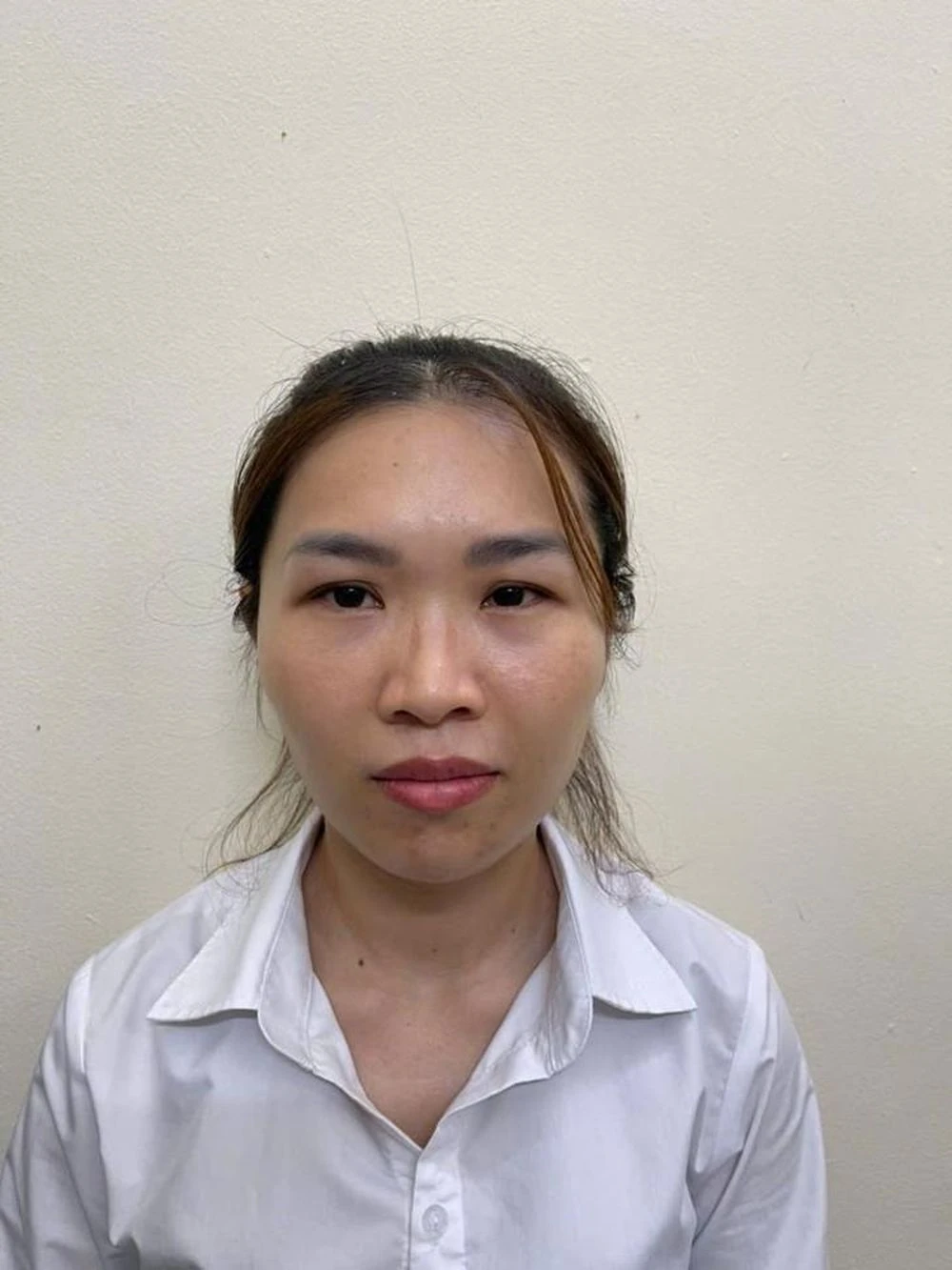 Vietnam! 2026.7 Giả danh Trung tướng Tổng cục 2 lừa đảo nhiều người, Triệt phá đường dây mại dâm 150 triệu đồng có nhiều idol TikTok hoa hậu á hậu, Bắt nữ cán bộ ngân hàng lừa đảo hơn 21 tỷ đồng, Thêm 4 người liên quan đường dây mua bán vũ khí quân dụng bị bắt thu cả lựu đạn, 103 người tiếp tay đường dây cho vay nặng lãi quy mô 20.000 tỉ vận chuyển trái phép trăm tỉ qua biên giới, Bị xúc phạm chồng tức giận dùng dao tấn công vợ, Khởi tố 3 đối tượng mua bán dữ liệu cá nhân dưới vỏ bọc của công ty khởi nghiệp, Bắt cựu nhân viên ngân hàng lừa đảo hơn 2.6 tỷ đồng, Bắt 12 người lừa đảo 900 tỉ đồng qua ‘hợp đồng kỳ nghỉ’ tại Chi nhánh Công ty Holidays, Ra quyết định tạm giữ hình sự Nguyễn Thị Kiều Dung SN 1989, Điều tra số tiền hơn 3 triệu đồng công an bắt Võ Thành Quí SN 2003, Tạm giữ đối tượng gây án mạng sau khi từ chối nhậu, Thi hành lệnh khám xét nhiều địa điểm bắt giam Lê Thị Hương SN 1994 và đồng bọn, Tạm giữ hình sự Trần Thị Kiều Oanh SN 1984 và 2 người đàn ông ở nhà nghỉ, Truy nã toàn quốc Hoàng Ân SN 1989: Người dân có quyền bắt và giải ngay đến cơ quan Công an, Khởi tố 04 đối tượng có hành vi cố ý gây thương tích tại xã An Phú, Cô giáo mầm non bị phát hiện sử dụng ma túy trong nhà trọ, Bắt quả tang các đối tượng tổ chức sử dung trái phép chất ma túy, Tin lời “hot girl” Hằng Hằng SN 1995 nhiều thanh niên đi theo rồi sập bẫy, Công an ập vào khám xét xưởng may khởi tố vợ chồng Phan Thị Hà Ly tịch thu 15.000 sản phẩm, Bắt 2 đối tượng lừa đảo Nguyễn Vũ Kỳ và Hoàng Tuấn Nhật, Bắt giữ đối tượng truy nã nguy hiểm Nguyễn Lê Hoàng Yến SN 2002, Bắt ca sĩ Tăng Nhật Tuệ vì liên quan đến ma túy, Bộ Công an khởi tố 7 người lập hơn 100 trang web phát tán 26.000 bộ phim lậu, Bắt người chỉnh sửa vé số rồi lừa đổi thưởng với người bán dạo, Tội Trốn thuế được đề xuất sửa đổi như thế nào trong Bộ luật Hình sự, Tạm giữ người đàn ông đạp con riêng của người tình ở TPHCM, Ra quyết định khởi tố Nguyễn Thị Ngọc Hương SN 2006, Vụ người đàn ông bị cướp xe máy khi đang chờ đèn đỏ: Bất ngờ kết quả test nhanh ma túy của đối tượng, Khởi tố 7 đối tượng lập 100 website phim lậu thu lợi hơn 308 tỷ đồng, Công an kiểm tra đột xuất 2 nhà nghỉ phát hiện người đàn ông SN 1982 có hành vi phạm pháp, Khởi tố 03 đối tượng đánh bạc dưới hình thức bán số lô số đề tại Phú Quốc, Công an điều tra số tiền 308 tỷ đồng từ 100 website ‘phim lậu’: Bắt giam Nguyễn Đình Minh Khoa và đồng bọn, Kiểm tra phòng 500 VIP nhà nghỉ ICARUS công an thu lượng lớn tiền mặt: 7 đối tượng bị tạm giữ, Chủ trang Facebook bán kim cương che giấu 835 tỉ doanh thu: ‘Xin phạt tiền để tiếp tục kinh doanh’, Nguyên cán bộ ngân hàng đầu thú sau gần 30 năm trốn truy nã, 5 đối tượng tổ chức đưa người xuất cảnh trái phép, Chủ tịch Tập đoàn Khoáng sản Hưng Thịnh và đồng phạm hầu tòa