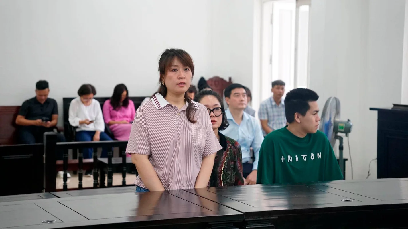 Vietnam! 2026.7 Vụ người đàn ông bị cướp xe máy khi đang chờ đèn đỏ: Bất ngờ kết quả test nhanh ma túy của đối tượng, Khởi tố 7 đối tượng lập 100 website phim lậu thu lợi hơn 308 tỷ đồng, Công an kiểm tra đột xuất 2 nhà nghỉ phát hiện người đàn ông SN 1982 có hành vi phạm pháp, Khởi tố 03 đối tượng đánh bạc dưới hình thức bán số lô số đề tại Phú Quốc, Công an điều tra số tiền 308 tỷ đồng từ 100 website ‘phim lậu’: Bắt giam Nguyễn Đình Minh Khoa và đồng bọn, Kiểm tra phòng 500 VIP nhà nghỉ ICARUS công an thu lượng lớn tiền mặt: 7 đối tượng bị tạm giữ, Chủ trang Facebook bán kim cương che giấu 835 tỉ doanh thu: ‘Xin phạt tiền để tiếp tục kinh doanh’, Nguyên cán bộ ngân hàng đầu thú sau gần 30 năm trốn truy nã, 5 đối tượng tổ chức đưa người xuất cảnh trái phép, Chủ tịch Tập đoàn Khoáng sản Hưng Thịnh và đồng phạm hầu tòa