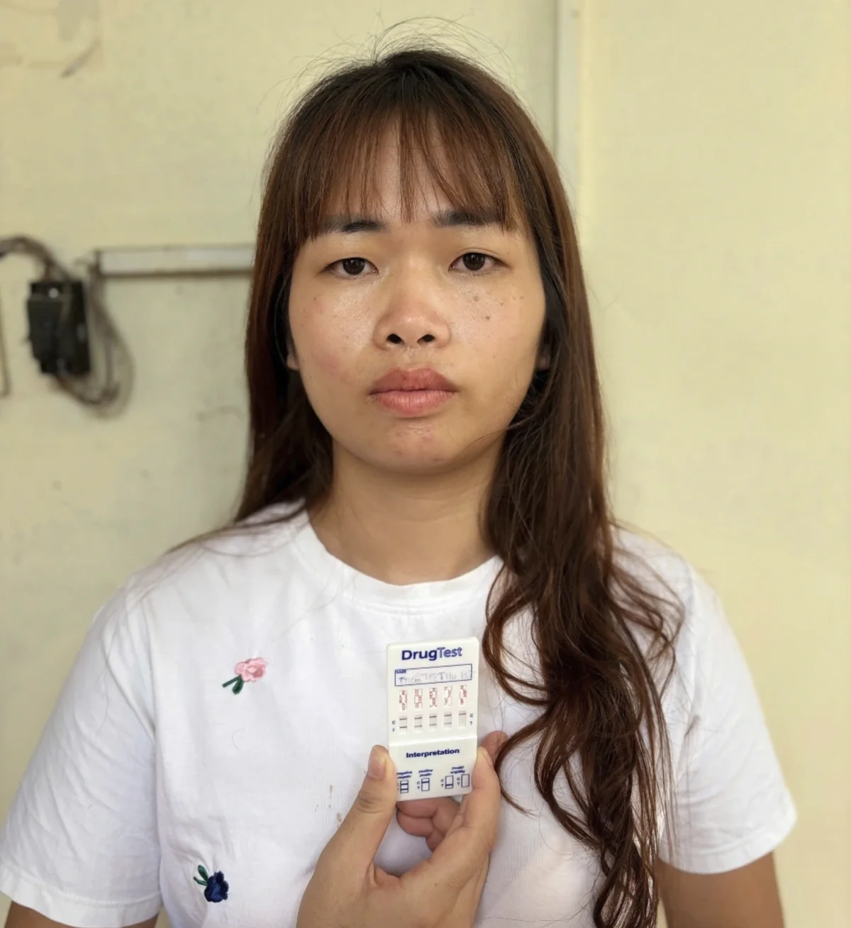 Vietnam! 2026.7 Bắt 12 người lừa đảo 900 tỉ đồng qua ‘hợp đồng kỳ nghỉ’ tại Chi nhánh Công ty Holidays, Ra quyết định tạm giữ hình sự Nguyễn Thị Kiều Dung SN 1989, Điều tra số tiền hơn 3 triệu đồng công an bắt Võ Thành Quí SN 2003, Tạm giữ đối tượng gây án mạng sau khi từ chối nhậu, Thi hành lệnh khám xét nhiều địa điểm bắt giam Lê Thị Hương SN 1994 và đồng bọn, Tạm giữ hình sự Trần Thị Kiều Oanh SN 1984 và 2 người đàn ông ở nhà nghỉ, Truy nã toàn quốc Hoàng Ân SN 1989: Người dân có quyền bắt và giải ngay đến cơ quan Công an, Khởi tố 04 đối tượng có hành vi cố ý gây thương tích tại xã An Phú, Cô giáo mầm non bị phát hiện sử dụng ma túy trong nhà trọ, Bắt quả tang các đối tượng tổ chức sử dung trái phép chất ma túy, Tin lời “hot girl” Hằng Hằng SN 1995 nhiều thanh niên đi theo rồi sập bẫy, Công an ập vào khám xét xưởng may khởi tố vợ chồng Phan Thị Hà Ly tịch thu 15.000 sản phẩm, Bắt 2 đối tượng lừa đảo Nguyễn Vũ Kỳ và Hoàng Tuấn Nhật, Bắt giữ đối tượng truy nã nguy hiểm Nguyễn Lê Hoàng Yến SN 2002, Bắt ca sĩ Tăng Nhật Tuệ vì liên quan đến ma túy, Bộ Công an khởi tố 7 người lập hơn 100 trang web phát tán 26.000 bộ phim lậu, Bắt người chỉnh sửa vé số rồi lừa đổi thưởng với người bán dạo, Tội Trốn thuế được đề xuất sửa đổi như thế nào trong Bộ luật Hình sự, Tạm giữ người đàn ông đạp con riêng của người tình ở TPHCM, Ra quyết định khởi tố Nguyễn Thị Ngọc Hương SN 2006, Vụ người đàn ông bị cướp xe máy khi đang chờ đèn đỏ: Bất ngờ kết quả test nhanh ma túy của đối tượng, Khởi tố 7 đối tượng lập 100 website phim lậu thu lợi hơn 308 tỷ đồng, Công an kiểm tra đột xuất 2 nhà nghỉ phát hiện người đàn ông SN 1982 có hành vi phạm pháp, Khởi tố 03 đối tượng đánh bạc dưới hình thức bán số lô số đề tại Phú Quốc, Công an điều tra số tiền 308 tỷ đồng từ 100 website ‘phim lậu’: Bắt giam Nguyễn Đình Minh Khoa và đồng bọn, Kiểm tra phòng 500 VIP nhà nghỉ ICARUS công an thu lượng lớn tiền mặt: 7 đối tượng bị tạm giữ, Chủ trang Facebook bán kim cương che giấu 835 tỉ doanh thu: ‘Xin phạt tiền để tiếp tục kinh doanh’, Nguyên cán bộ ngân hàng đầu thú sau gần 30 năm trốn truy nã, 5 đối tượng tổ chức đưa người xuất cảnh trái phép, Chủ tịch Tập đoàn Khoáng sản Hưng Thịnh và đồng phạm hầu tòa