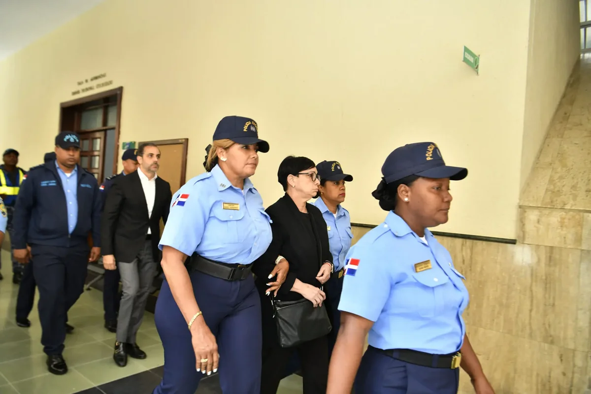 Dominican! 2026 DGM detiene 20 haitianos, Mujer muere horas después, fondo contra los hermanos Espaillat, Caso Pumarol, muerte esposa de Julián Oro Duro y asalto, caso Julián Oro Duro, esposa de Julián Oro Duro, “Cri Cri” en Villa Vásquez, La buscaban por robo, juicio caso Jet Set, Policía apresa a “El Vico” en San Juan y dos hombres en La Vega por posesión de armas y drogas, RD: Apresan en Higuey a alias «Satanás» por su presunta vinculación con el asesinato de Cándido Álvarez Pueriet en Miches, Génesis Brito se va de este mundo tras incidente en Salcedo y otras dos personas resultan heridas, Ministerio Público arresta a Pumarol Fernández, Policía captura a recluso que escapó de la cárcel de Rafey mientras cumplía condena de 30 años, Capturan a “Chico” buscado por robo agravado y asociación de malhechores, Se entregó joven buscado por muerte de una adolescente a la que presuntamente obligó a ingerir un herbicida, Envían a prisión hombre acusado de envenenar adolescente de 15 años; la obligó a ingerir una sustancia tóxica y la dejó encerrada bajo llave, Solicitan prisión preventiva para hombre asesinó a su mujer en el Distrito Nacional, Detienen a un hombre de 27 años y rescatan a una menor en su residencial en Los Alcarrizos, “El Mello” enfrentará la justicia dominicana tras ser extraditado por doble crimen en Santiago, Ejército informa apresa 56 haitianos indoucmentados, Tribunal reprograma para el 23 septiembre lectura íntegra de sentencia contra Adán Cáceres y coimputados, Mujer apresada por presunta agresión a expareja asegura ser víctima de amenazas y maltratos, Piden prisión para dominicanos y extranjeros que explotaban sexualmente a 62 mujeres, Un hombre mata a su expareja a tiros y luego se suicida en Alma Rosa I, Abaten en Santiago autor del crimen de “La China”, Familiares de la adolescente Abril exigen justicia: “Son muchas las que han matado este mes”, Caen cinco sospechosos con 632 pollos robados, Capturan hombre mató joven de disparo en plena calle en Santiago, Capturan a “El Sureño” con 16 motos robadas en Santiago, Policía Nacional informa dos prófugos de la justicia caen abatidos en Hondo Valle Elías Piña, Capturan a “El Pitbull” peligroso delincuente buscado por múltiples robos y asaltos armados en el Distrito Nacional, Prisión para hombre que golpeó conductor de autobús del transporte escolar, Extraditan a dos dominicanos acusados de violación sexual y homicidio en San Juan y Los Alcarrizos, Wander Franco es hallado responsable en caso de menor pero no cumplirá prisión, Ministerio Público apelará sentencia de caso Wander Franco, La Fiscalía apelará perdón judicial al pelotero Wander Franco, Abuelo de Briana Genao Rosario confirma liberación de los tíos investigados por su desaparición, “Ethian” Vásquez tiene 43 días esperando ser extraditado hacia EE.UU. por acusación de narcotráfico, Dictan 3 meses de prisión preventiva a ayudante fiscal acusada de asesinar a su pareja, Prisión preventiva para abogada del Ministerio Público acusada de asesinar a su pareja, Se entrega hombre vinculado a conflicto social en el que falleció una persona en SPM, Arrestan a hombre apodado “Oreja” por presuntos delitos en Sabana Grande de Boyá, Tio-abuelo confiesa violación y asesinato de niña Brianna Genao en Puerto Plata